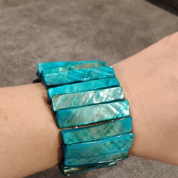 Turquoise Shell Bracelet - Picture 3 of 4